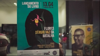Governo Aprígio investe na distribuição de livros para alunos